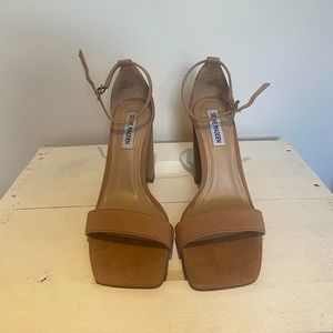 Steve Madden Nude heels